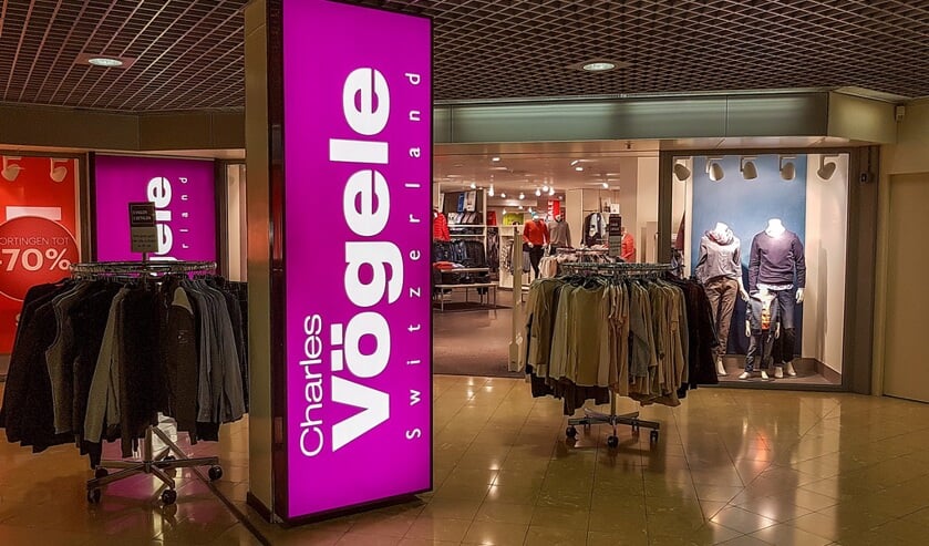 De entree van Vögele in Winkelhof. | Foto: J.P. Kranenburg