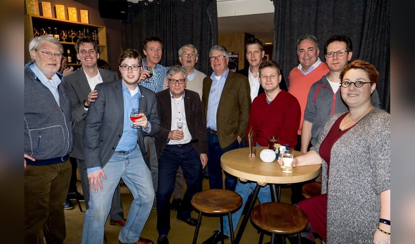 D66 politici uit Leiderdorp en Zoeterwoude. Afdelingsvoorzitter Michiel Goossens staat 2de van links. | Foto: J.P, Kranenburg