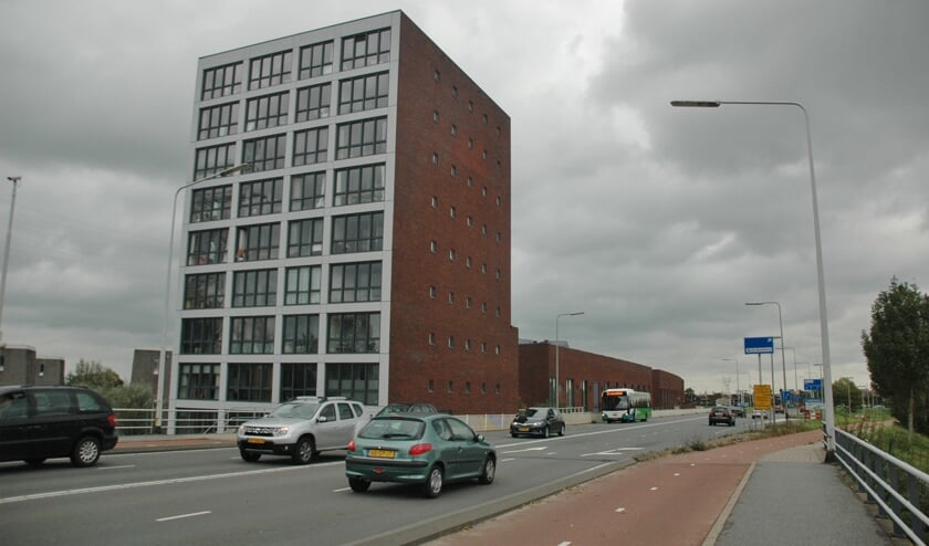 De woningen van de Zijlstroom liggen pal aan de Oude Spoorbaan. | Foto: C. v.d. Laan