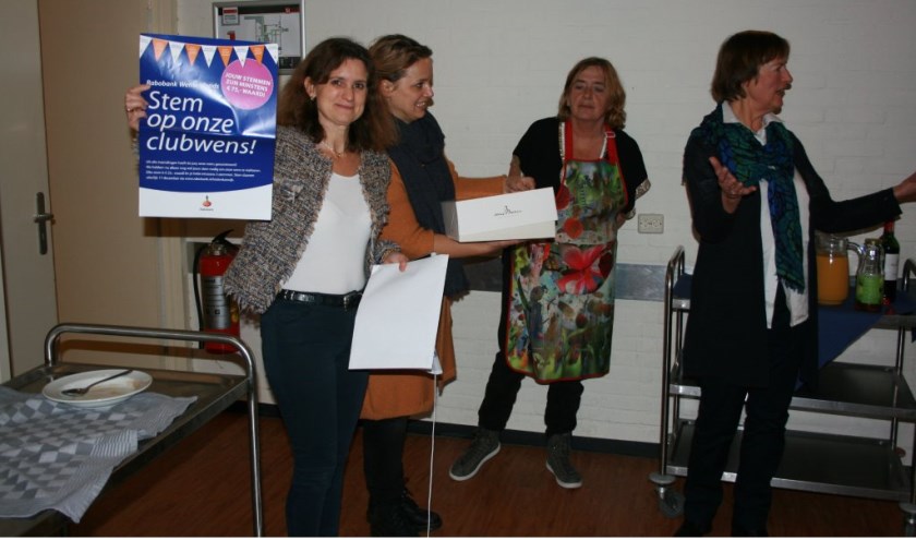 Dorpscentrum Oegstgeest hoopt genoeg stemmen binnen te halen voor een projectiescherm en een beamer.