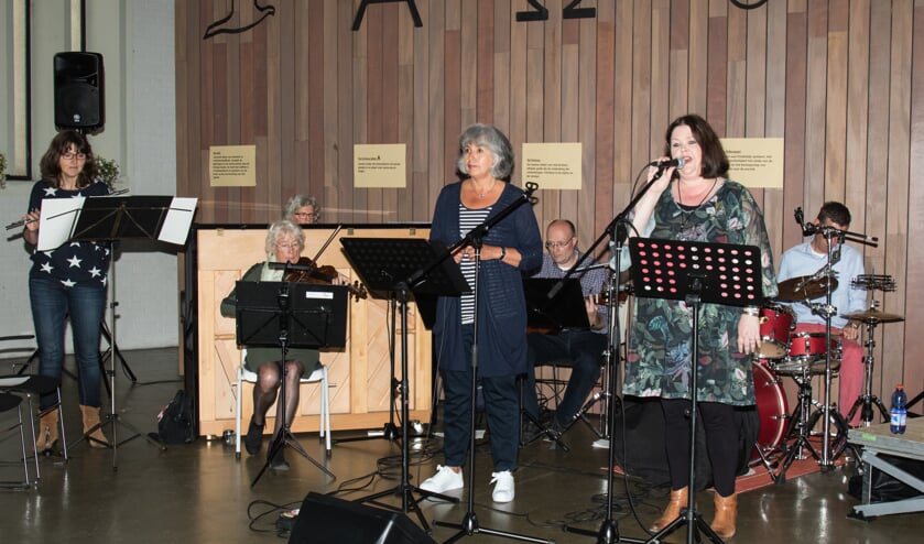 De eigen kerkband Creative and Friends.