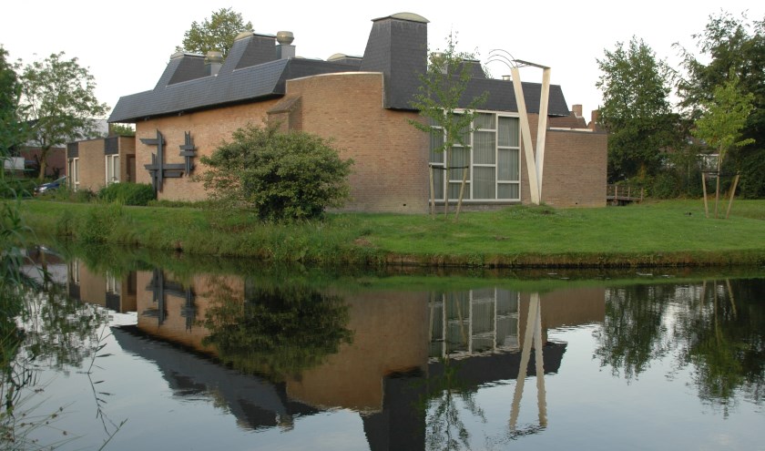 Het voormalige kerkgebouw van de Menswording op de hoek van het Heelblaadjespad en de Gallaslaan. | Foto: C. v.d. Laan