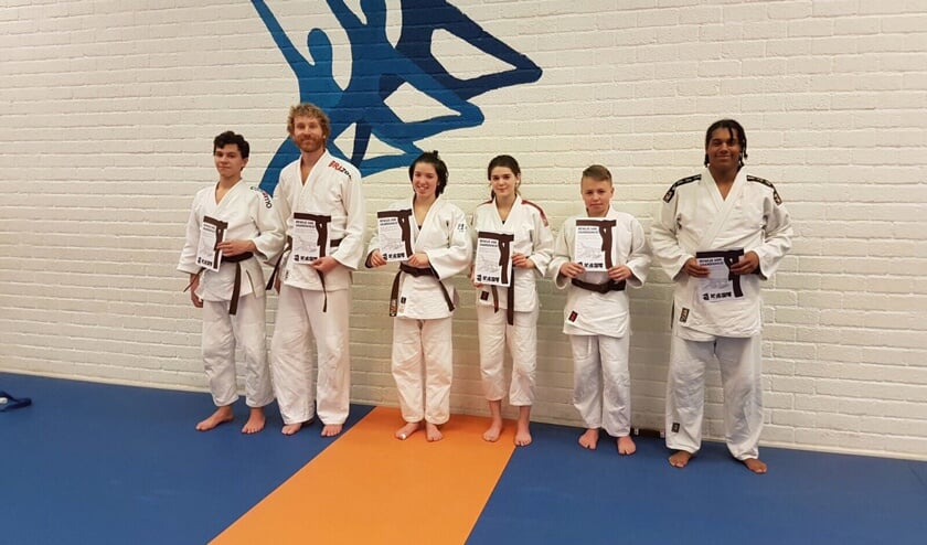 De trotse, kersverse bruine bandhouders. | Foto: PR
