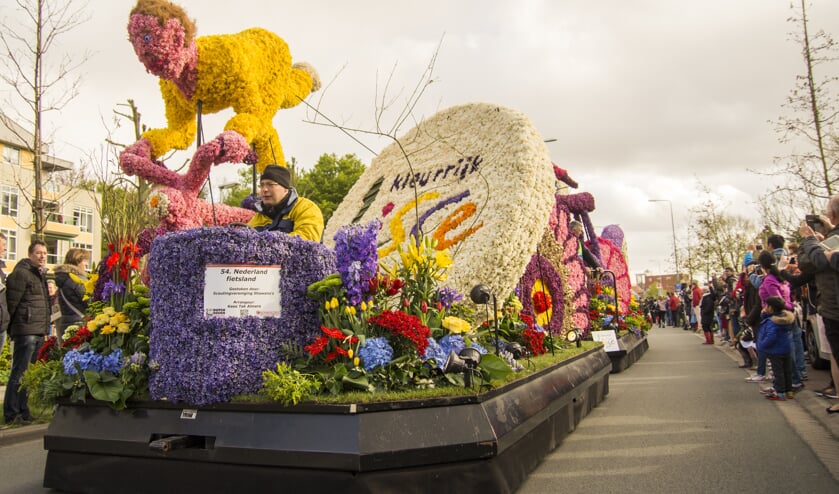 <p>Beeld van het Bloemencorso Bollenstreek uit 2017. | Foto: archief/Remco Out</p>