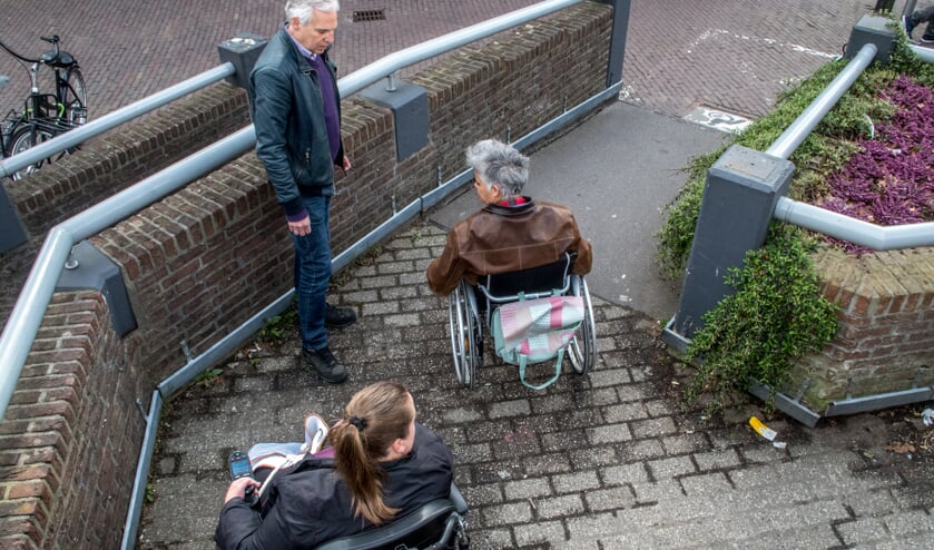 Ja, er ligt een opgang. Maar die blijken voor veel mensen toch onbegaanbaar. | Foto: J.P. Kranenburg