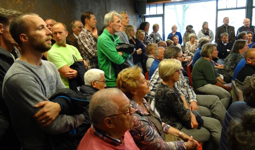 De Buit was woensdagavond afgeladen vol met Leyhofbewoners die meer wilden weten over het geplande groot onderhoud in hun wijk.