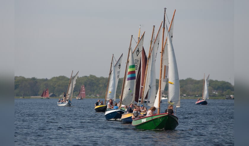 Aan de Kaagcup Zeilwedstrijden doen waterscouts mee.