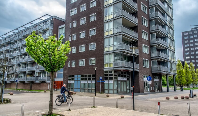 De oversteek van de Laan van Berendrecht naar de Santhorstwinkels wordt door velen als onveilig ervaren. | Foto: J.P. Kranenburg