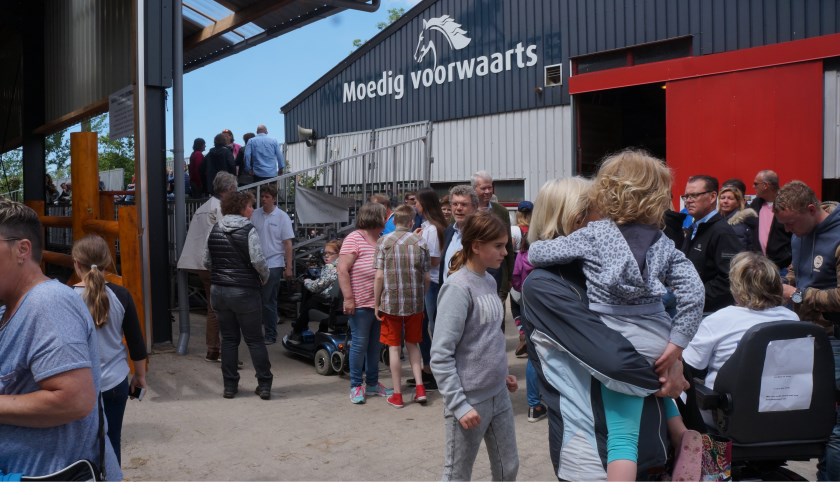 Grote drukte op de open dag van manege Moedig Voorwaarts.