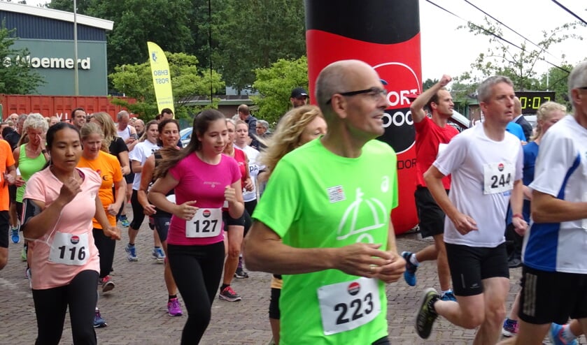De start van de 6 en de 10 kilometer.