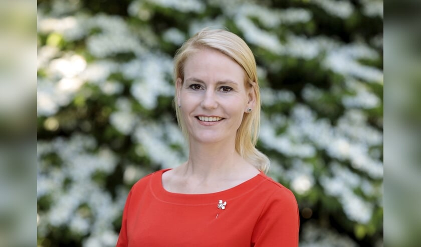 <p>Wethouder Jeanet van der Laan heeft corona en zit met haar gezin in thuisisolatie.</p>