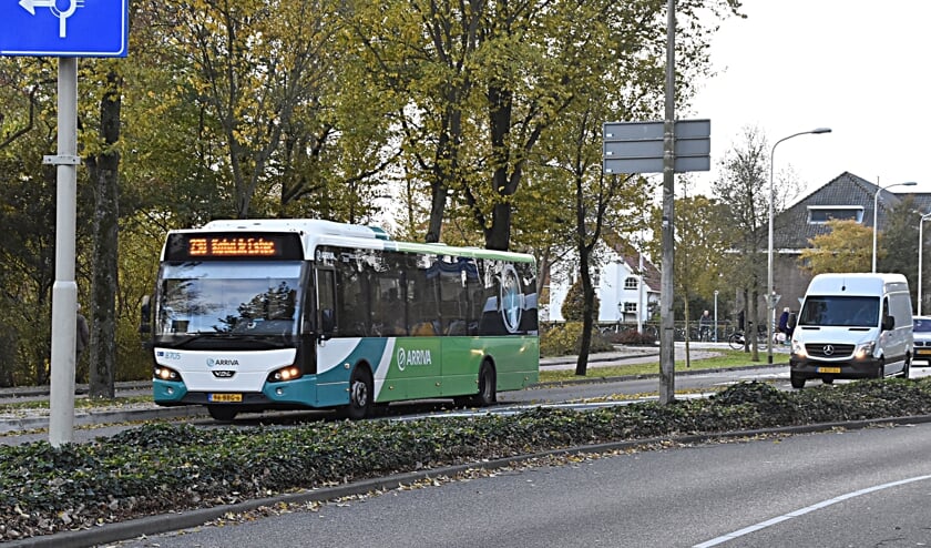 <p>De bushalte komt iets verder en het invoegen wordt anders. | Foto en tekst: Piet van Kampen</p>