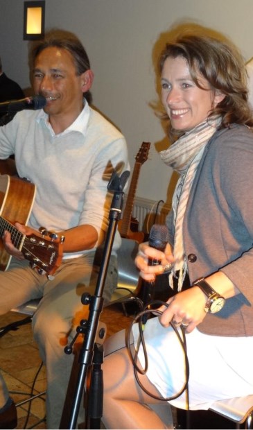 Peter Paul en Helen, samen het duo Voices-Strings-Things.