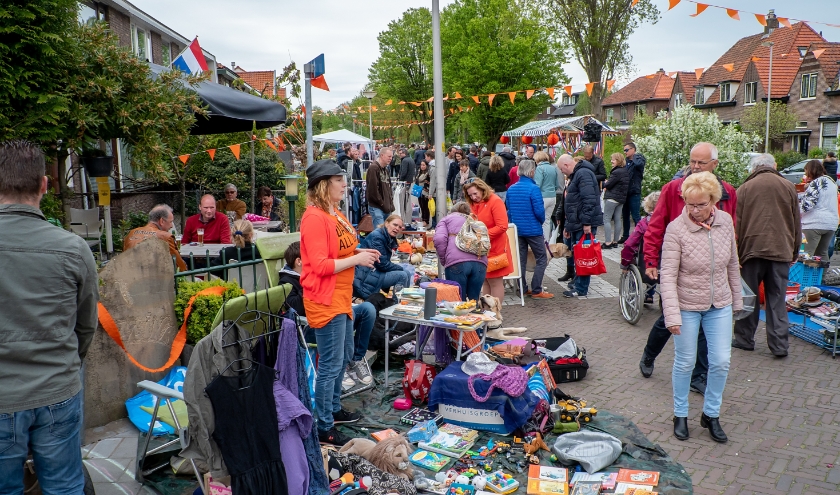 Dit jaar moeten we de koopjes en de gezelligheid in het oude dorp Koningsdag missen.