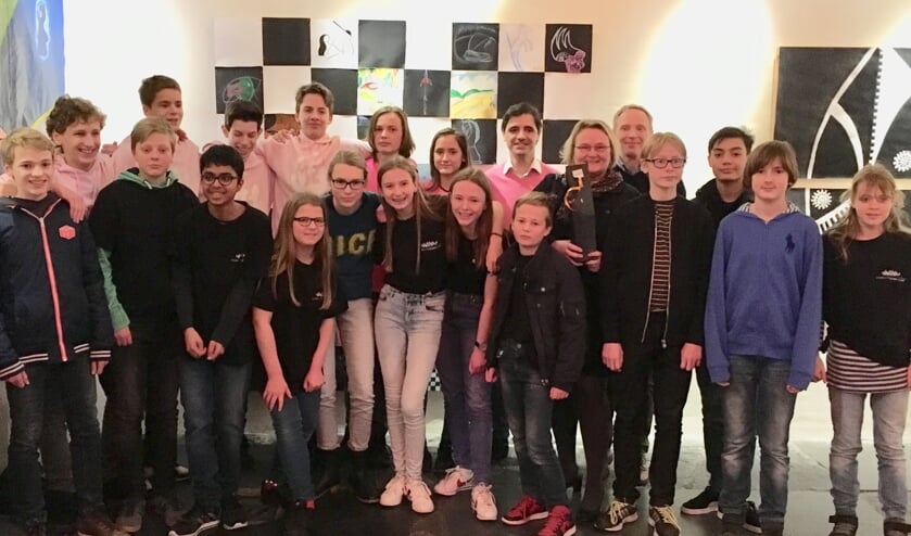 De hele schaakploeg van het Stedelijk Gymnasium.