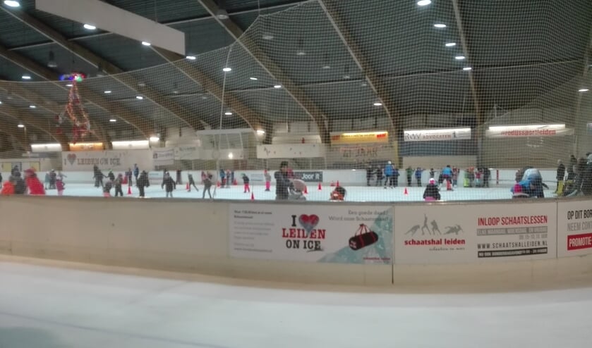 De overdekte ijsbaan aan de Vondellaan in Leiden.