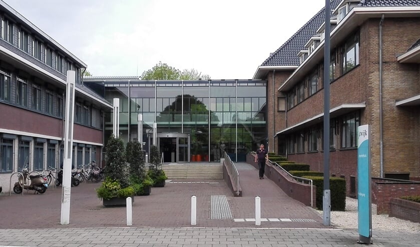 Dit plein wil de gemeente overkappen voor een betere dienstverlening.