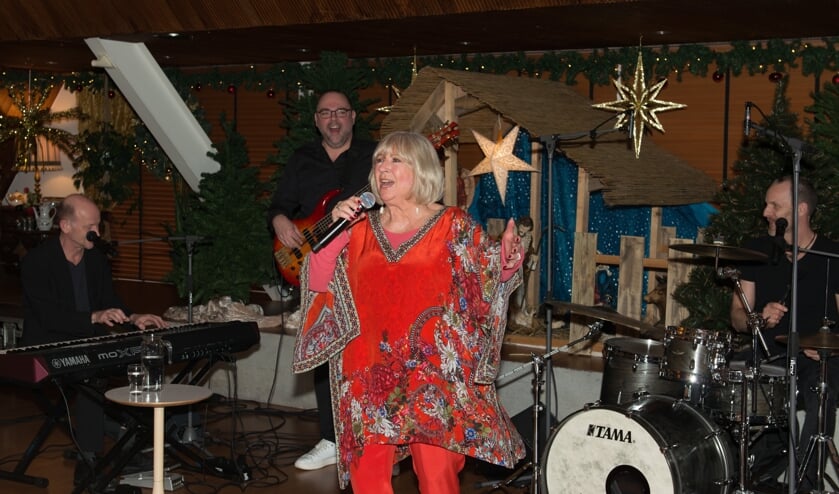 Willeke Alberti zong voor en haalde muzikale herinneringen op met het publiek.