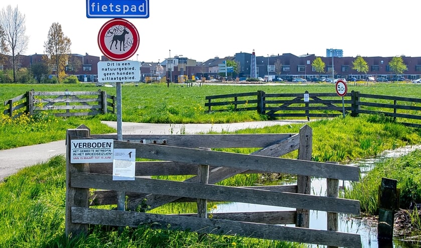 <p>In het Leiderdorpse deel van de Boterhuispolder zijn de voet- en fietspaden gesloten in het broedseizoen. | Archieffoto: J.P. Kranenburg</p>