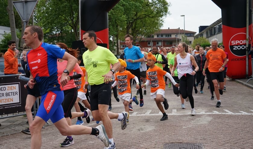 <p>De start van de 5 en 10 kilometer bij de Oranjeprestatieloop van 2019. Bij de editie van 2021 loopt iedereen zijn eigen rondje op zijn eigen moment, tussen 19 en 26 april. </p>