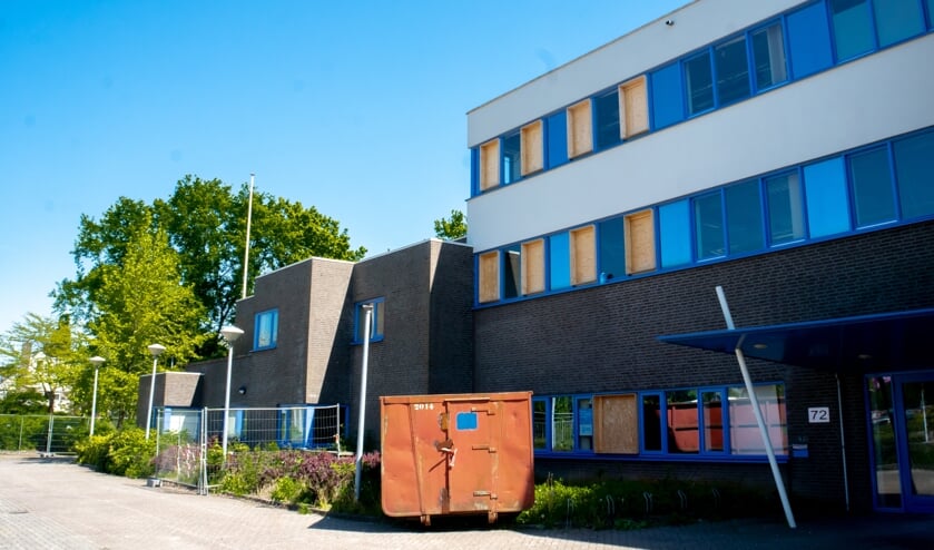 In het voormalige politiebureau aan de Hoogmadeseweg 72 zijn al wat sloopwerkzaamheden verricht.