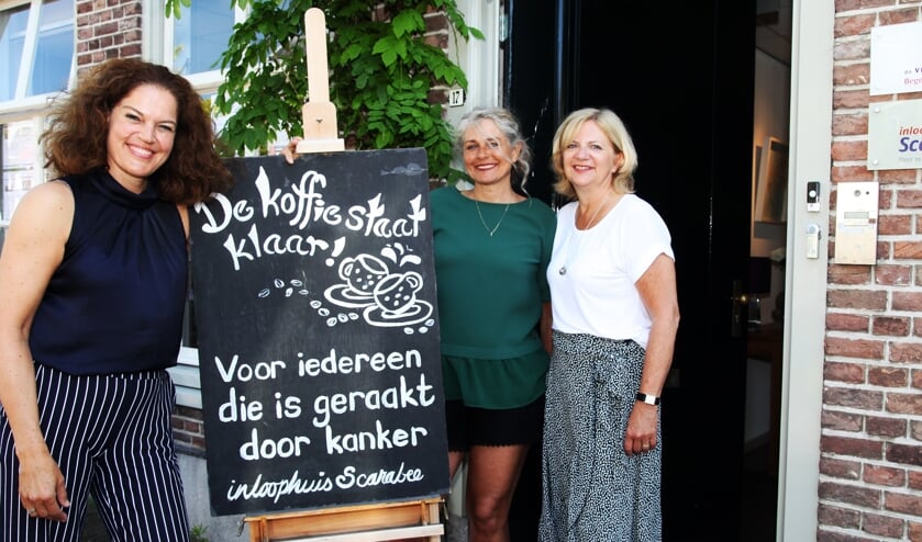 Drie Oegstgeester vrijwilligers bij Inloophuis Scarabee.