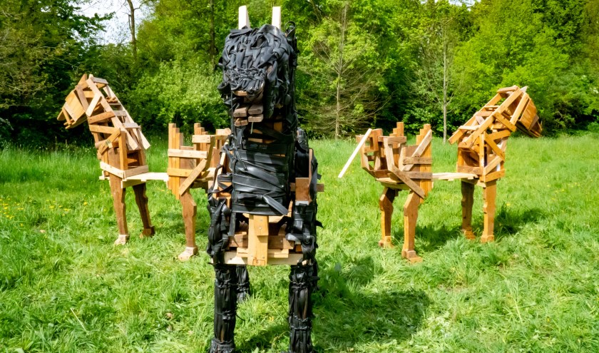 Het zou zomaar kunnen dat de beeldenexpositie van dit jaar in de Leiderdorpse heemtuin de laatste is.