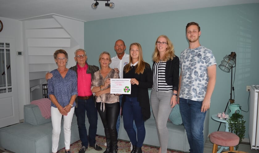 De Bokkies kregen een cheque van €1500, - | Foto: PR