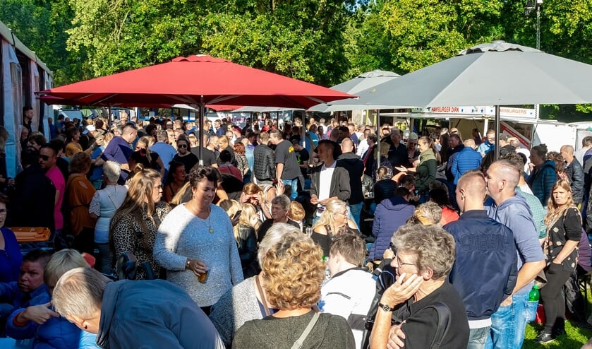 Grote drukte tijdens de afsluiting van de Vriendenfeesten met Unity NL on Tour. | Foto: J.P. Kranenburg
