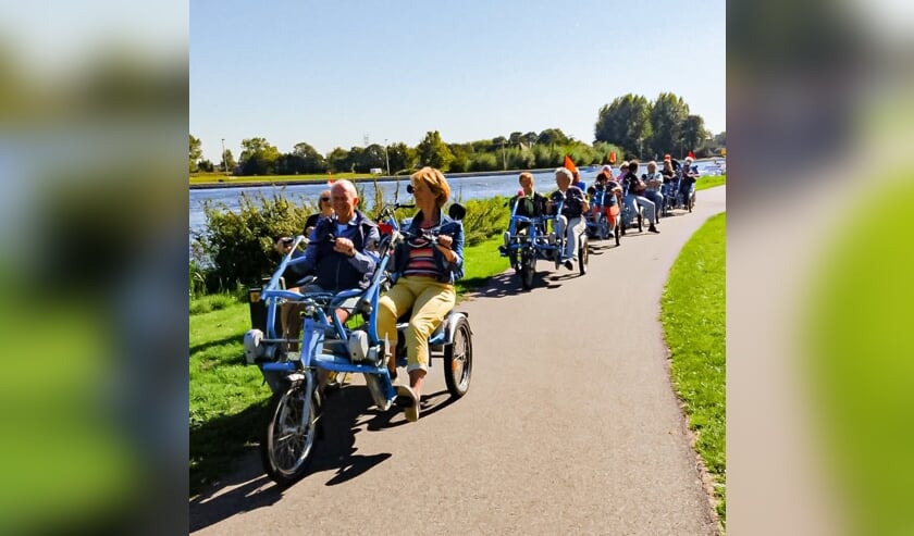 Onder weg naar wielervereniging Swift in Leiden voor een feestelijke lunch met live-muziek.