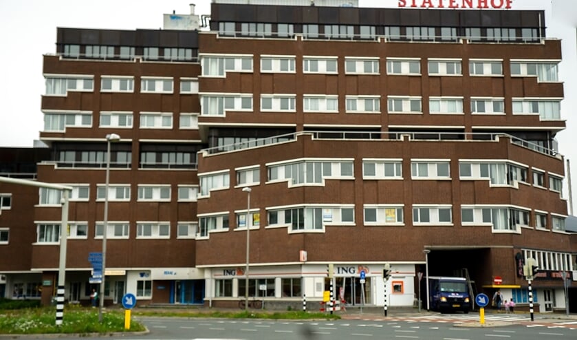 Het kantoorgebouw Statenhof, naast winkelcentrum Winkelhof aan de Engelendaal in Leiderdorp.