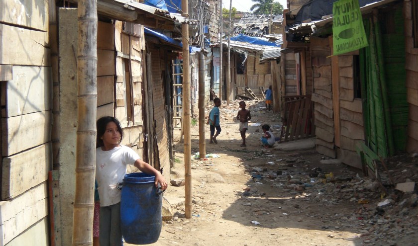 Kinderen in sloppenwijk in Cali, Colombia.