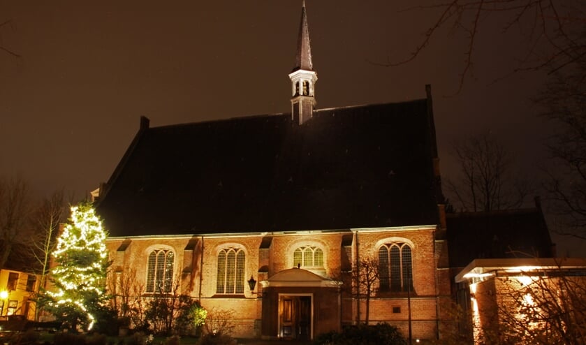 De Dorpkerk wordt sinds december bij donker prachtig uitgelicht.