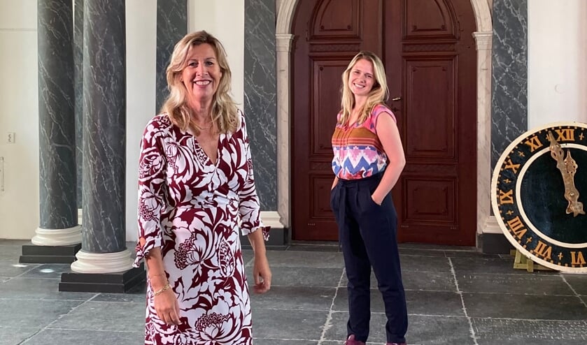 Dominee Hester Smits en EO presentatrice Marleen Stelling in de Dorpskerk.