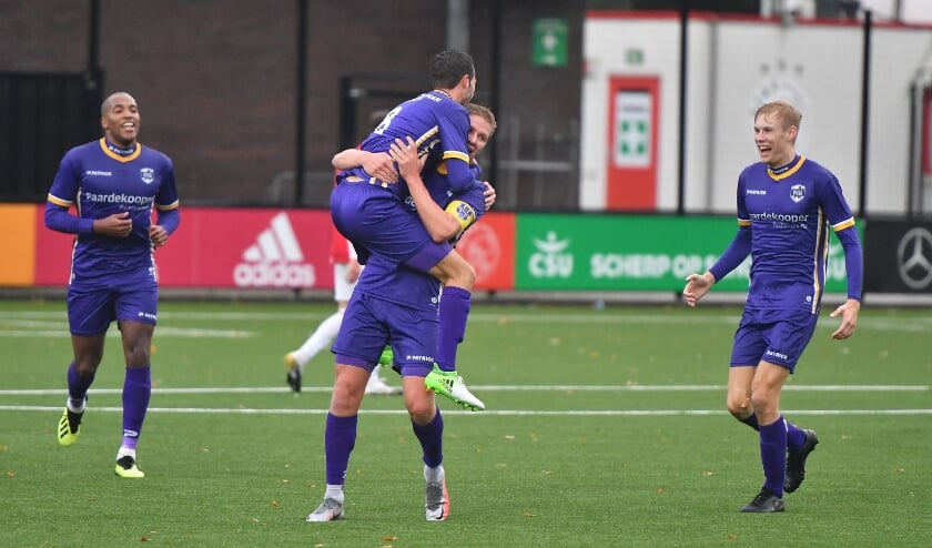 Danny Bakker EN Lars Rauws vieren het eerste doelpunt. | Foto: OrangePictures