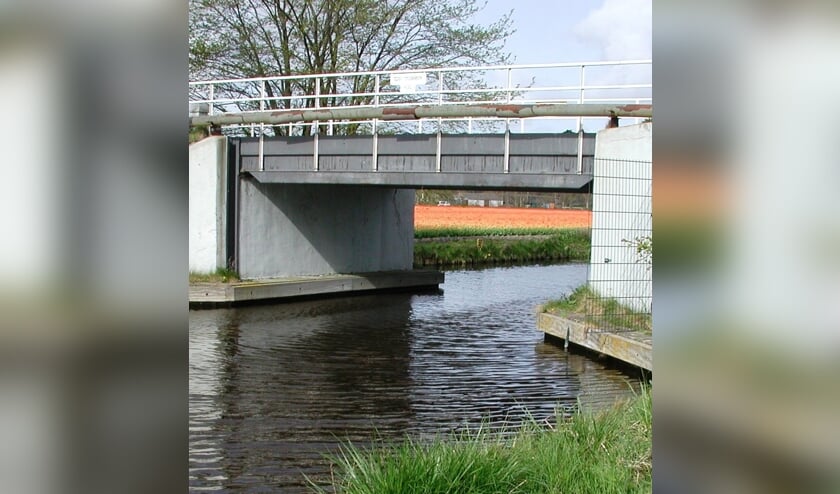 <p>De Veenenburgbrug met unieke jaagpaden eronder.</p>