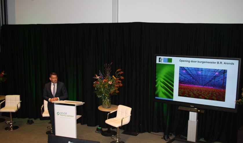 <p>Burgemeester Bouke Arends aan het woord.</p>