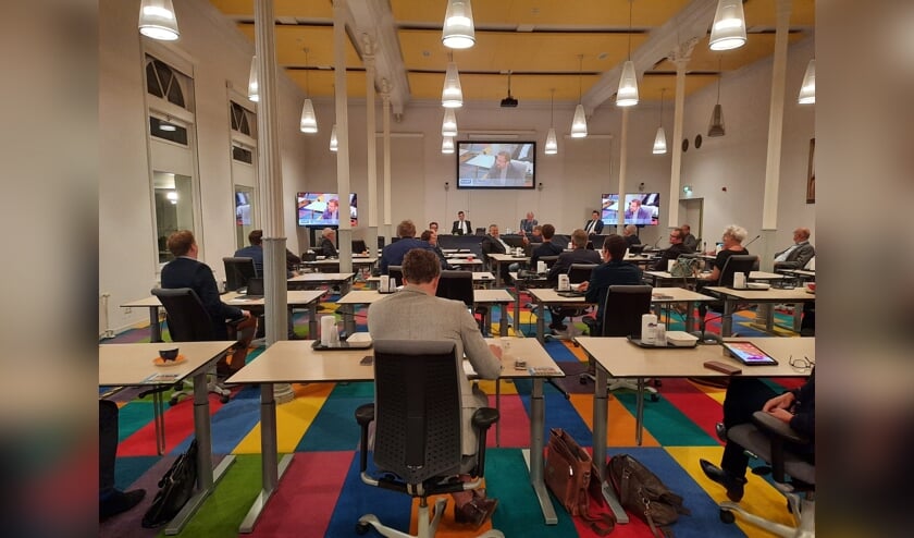 <p>De gemeenteraad vergadert vanwege coronamaatregelen in het Heerenhuys in Katwijk aan den Rijn.</p>
