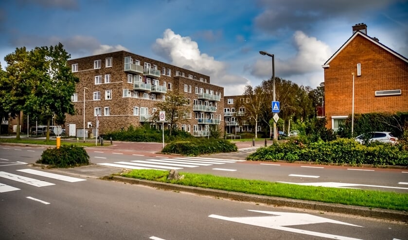 <p>De kruising van de Van der Valk Bouwmanweg met de Tollenaersingel, een punt waar veel ongelukken en bijna- ongelukken gebeuren.</p>