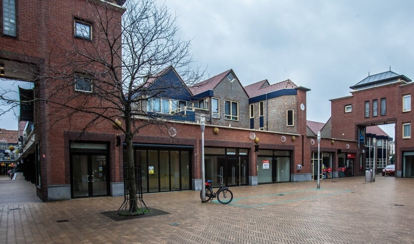 Op het Emmaplein is genoeg ruimte voor een bibliotheekvestiging. | Foto: Adrie van Duijvenvoorde