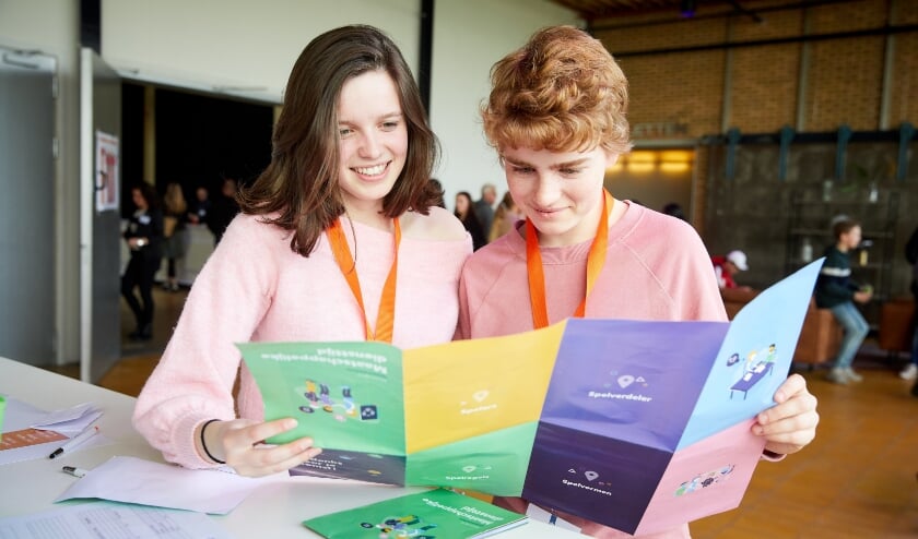 <p>Jongeren kunnen vanaf 2021 een maatschappelijke diensttijd vervullen.</p>