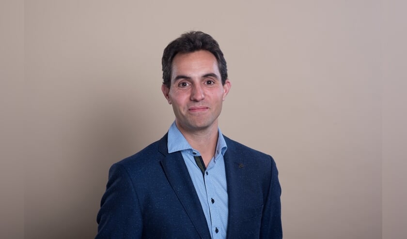 <p>Sebastiaan Duivenvoorde deelde een motie voor behoud van de gemeentelijke publieksbalie in Noordwijkerhout.</p>