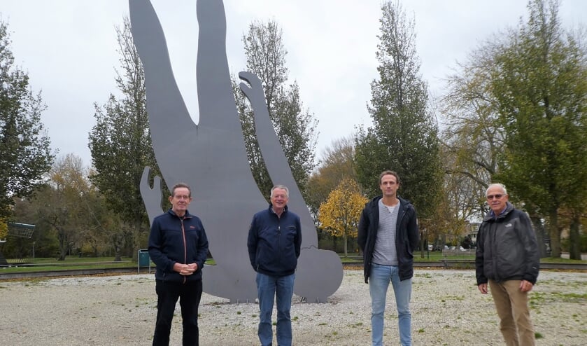 <p>Vlnr: Karel Vonders, adviseur luchtvaart, Jan Edens, voorzitter, Wouter van Dongen, data scientist ict en Wim van den Berg, secretaris-penningmeester.</p>