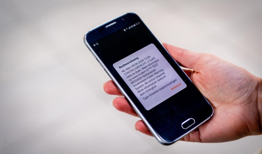 <p>90 procent van de Nederlanders van 12 jaar en ouder ontving het vorige NL-Alert controlebericht van 8 juni op hun mobiele telefoon. | Foto: pr</p>