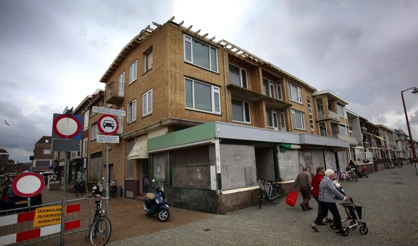 <p pstyle="fotobijschrift">Voormalige Hotel Riche vlak voor sloop in 2013. | Foto: archief/Adrie van Duijvenvoorde</p>