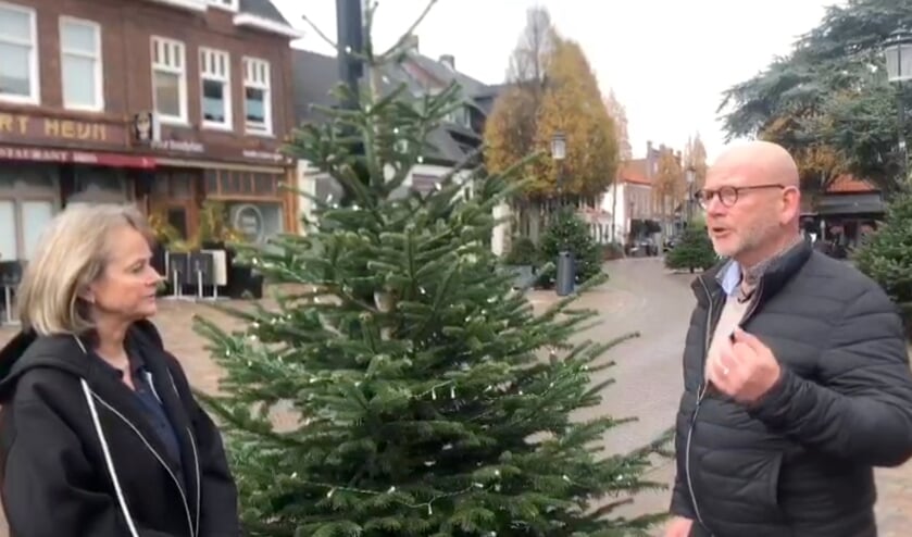 <p>Still uit het filmpje dat op social media is geplaatst: burgemeester Lies Spruit en Ton Freriks in gesprek over de challenge.</p>