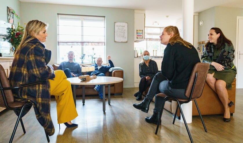<p>Ook bewoners werden vereerd met een bezoek van koningin Màxima. | Foto: Martijn Beekman</p>