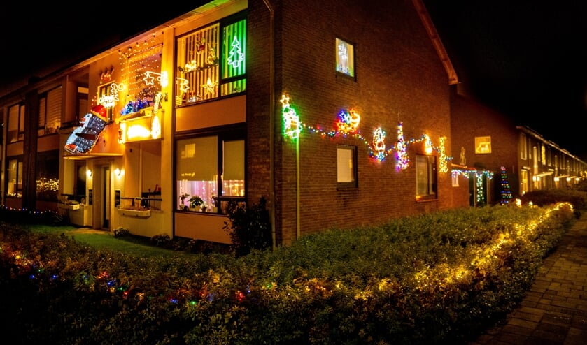 <p>Het huis van Adrie Klok en Saskia van Leeuwen brengt letterlijk licht in donkere dagen.</p>