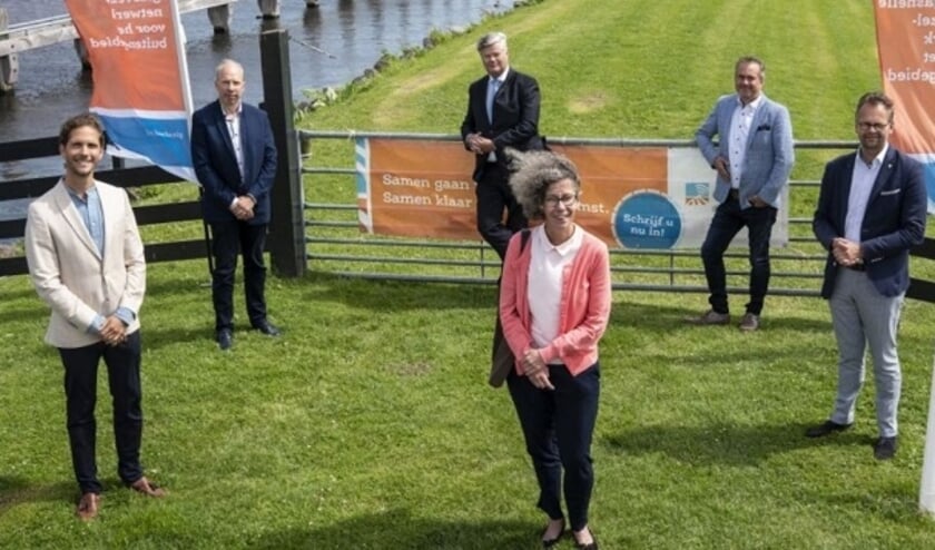<p>De wethouders bij de start van de campagne met vlnr: Roberto ter Hark (Noordwijk), Jacco Knape (Katwijk), Jan van Rijn (Hillegom), Kees van der Zwet (Lisse), Marlies Volten (Teylingen). </p>