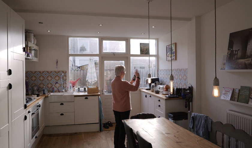 Ook veel senioren gebruiken WhatsApp om te videobellen. | Foto: PR